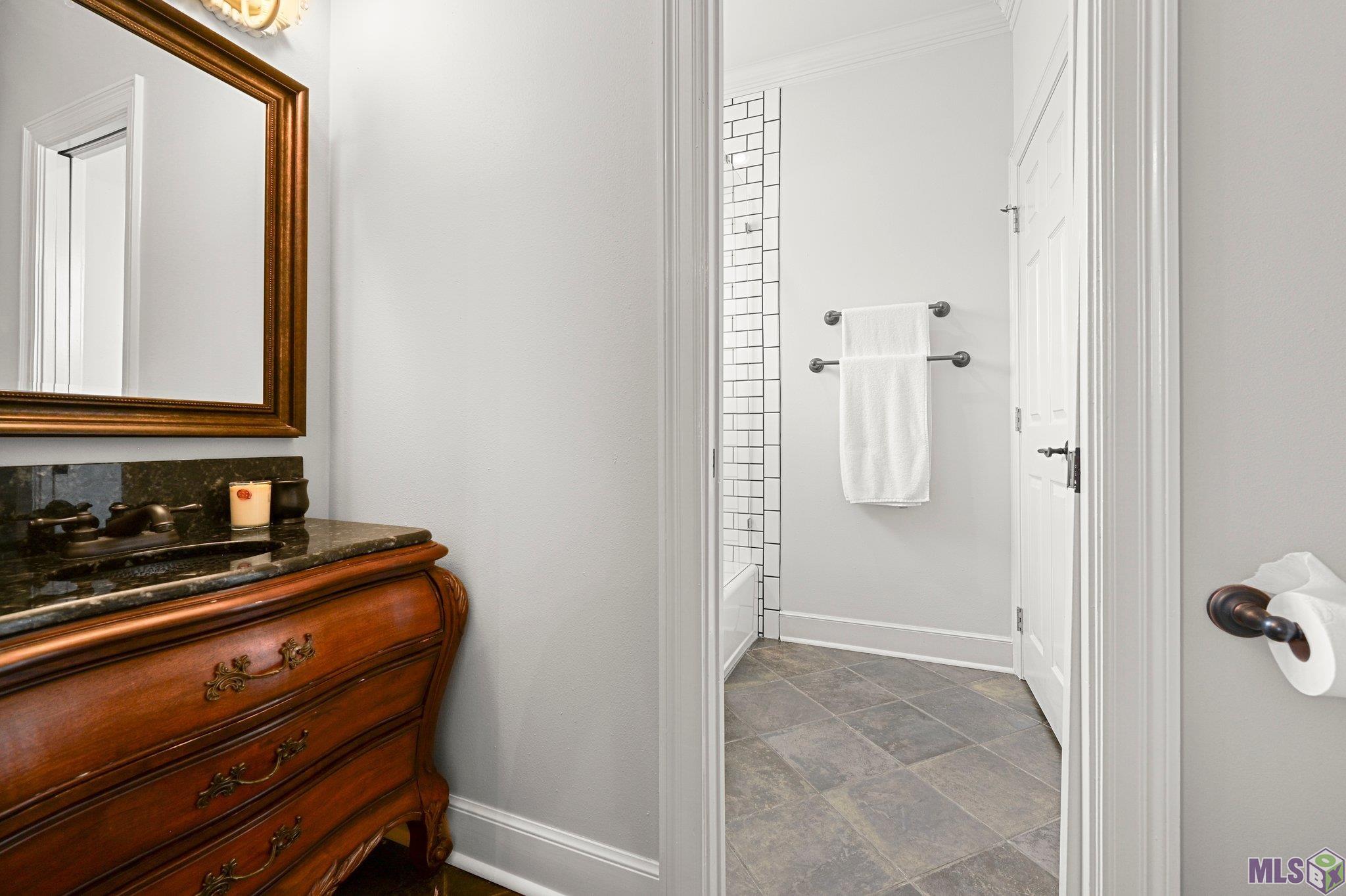 2125 Rue Bienvenue Baton Rouge, LA 70809 - Photo 26 of 37 Upstairs bathroom