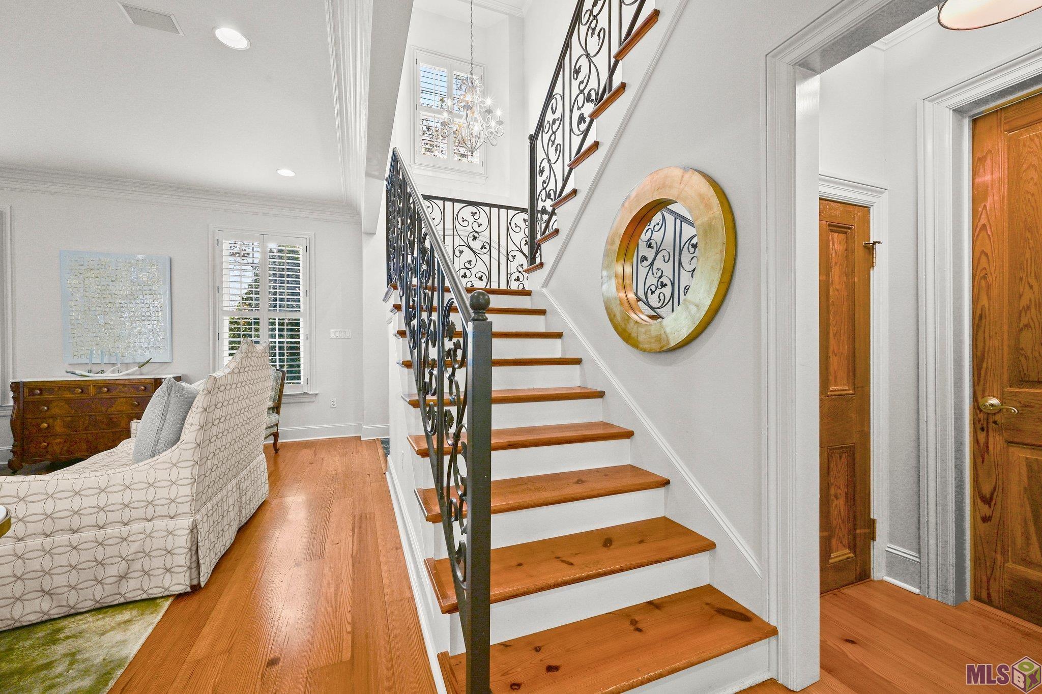 2125 Rue Bienvenue Baton Rouge, LA 70809 - Photo 7 of 37 Beautiful staircase