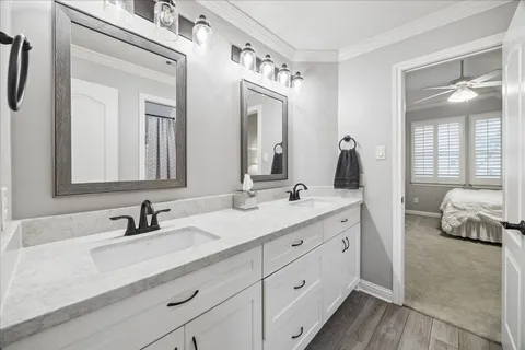 a en suite bathroom with double sink and a mirror