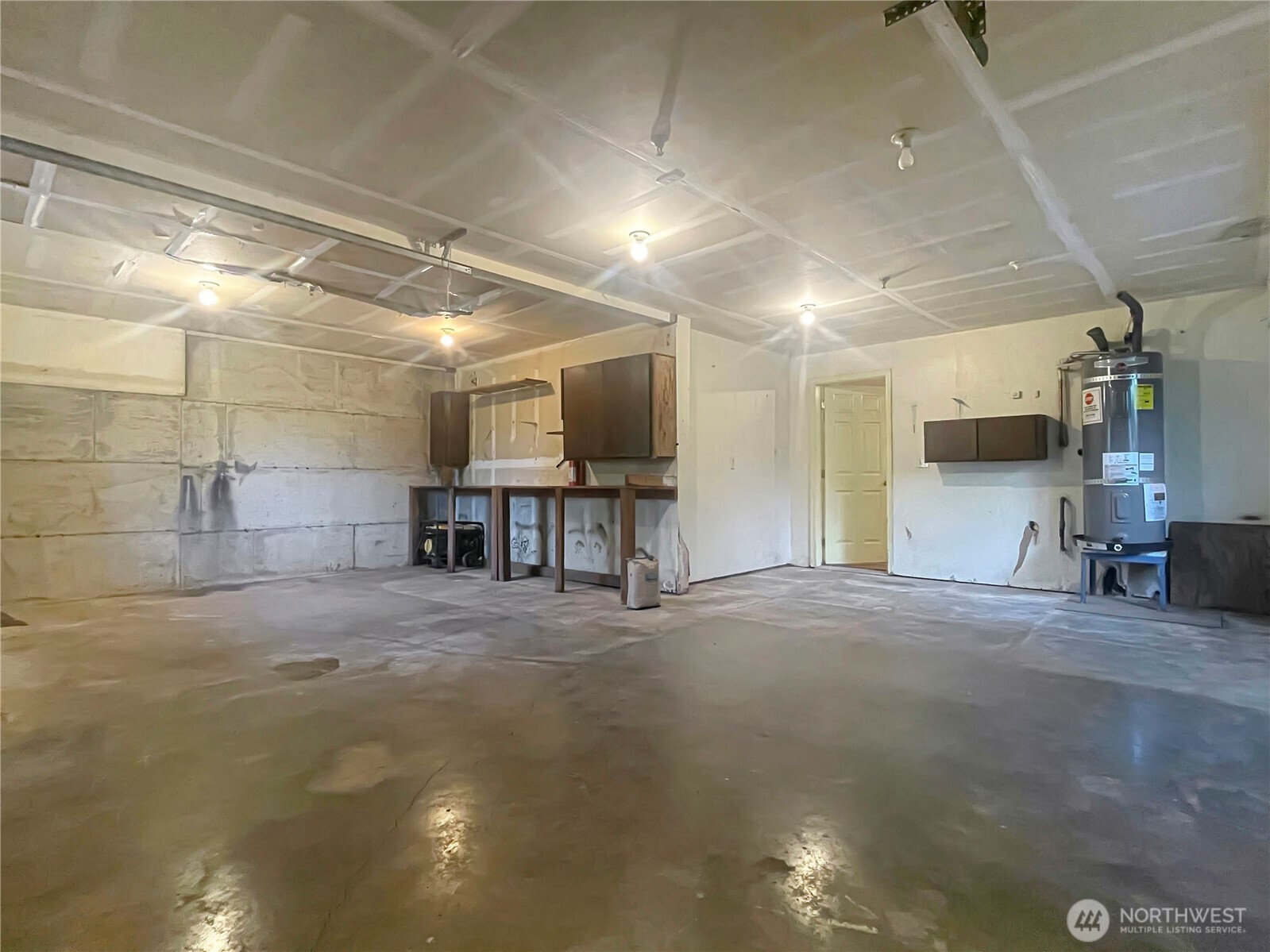 11 North Hamma Ridge Drive Lilliwaup, WA 98555 - Photo 36 of 40 a view of a livingroom with furniture and a flat screen tv