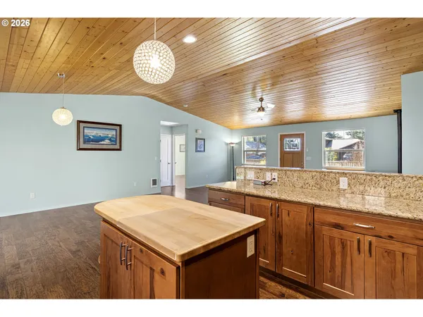 $610,000 | 1155 12th Court Southeast, Bandon, OR 97411