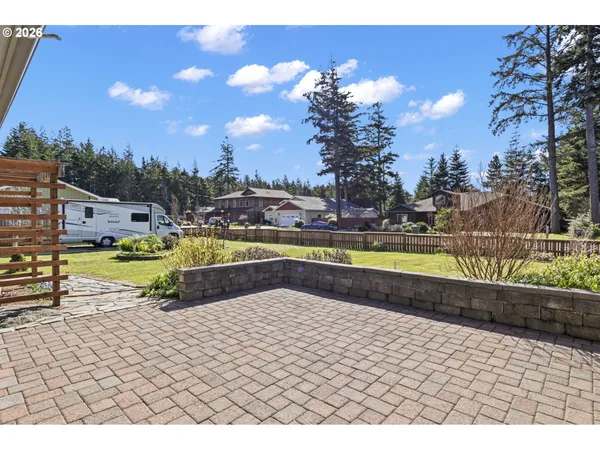 $610,000 | 1155 12th Court Southeast, Bandon, OR 97411