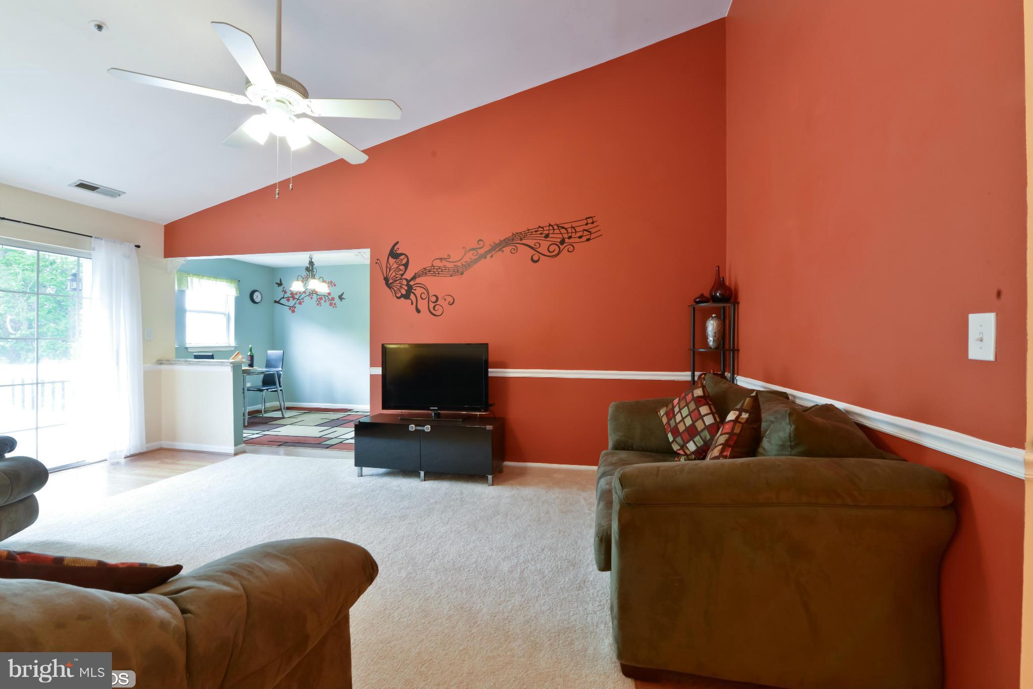 8353 Montgomery Run Road, Unit I Ellicott City, MD 21043 - Photo 4 of 23 Living Room