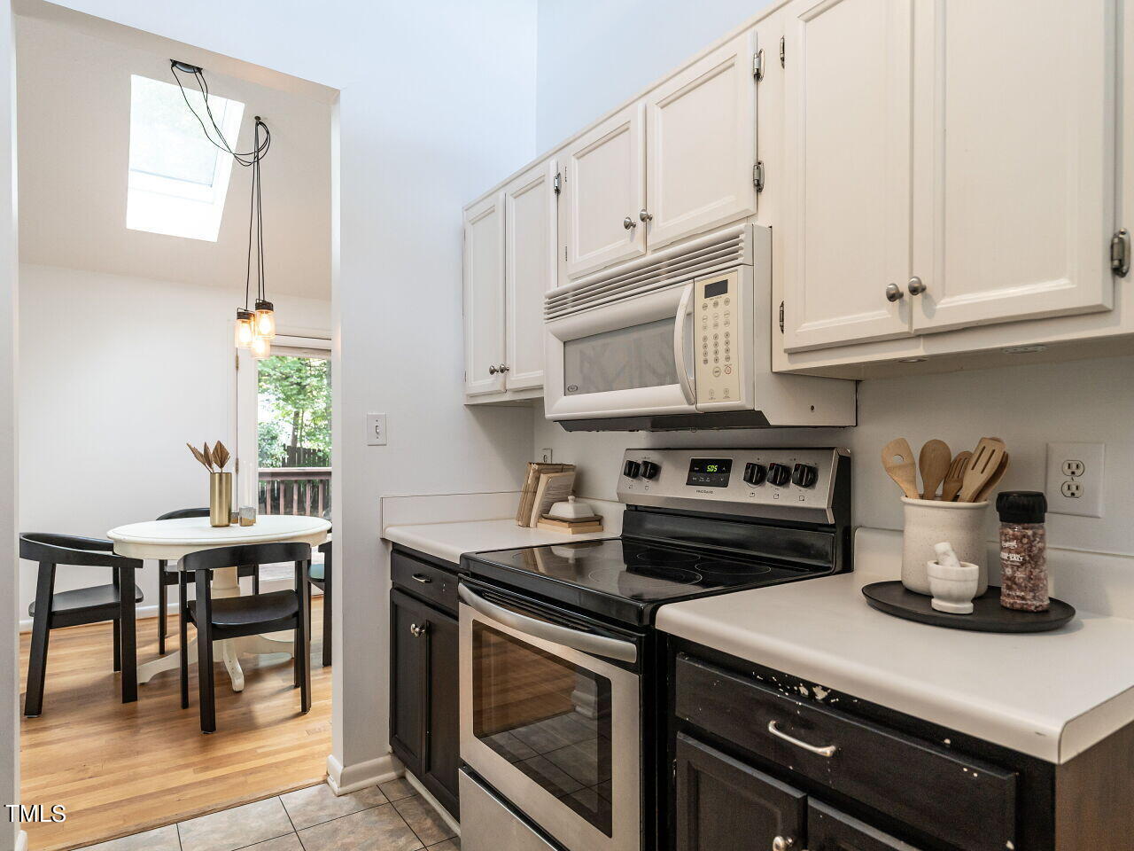 301 Ashebrook Drive Raleigh, NC 27609 - Photo 12 of 31 Kitchen