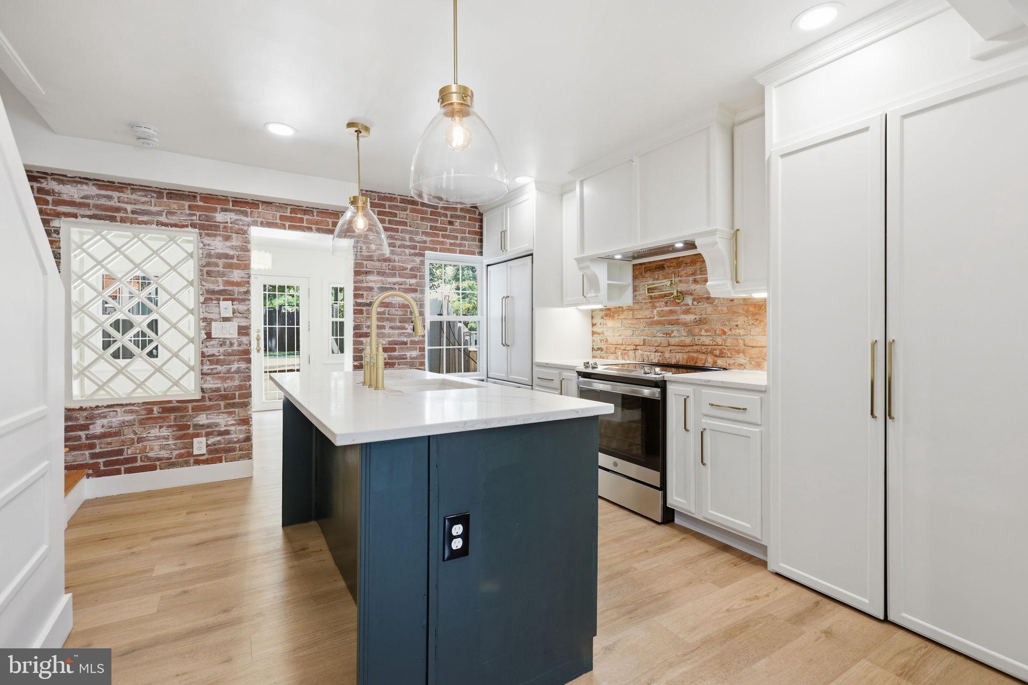 708 I Street Southeast, Unit A Washington, DC 20003 - Photo 9 of 31 Beautiful modern kitchen