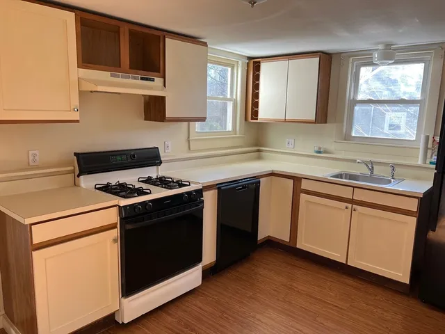 $1,995 | 167-169 Pleasant Street, Unit 2, Whitman, MA 02382