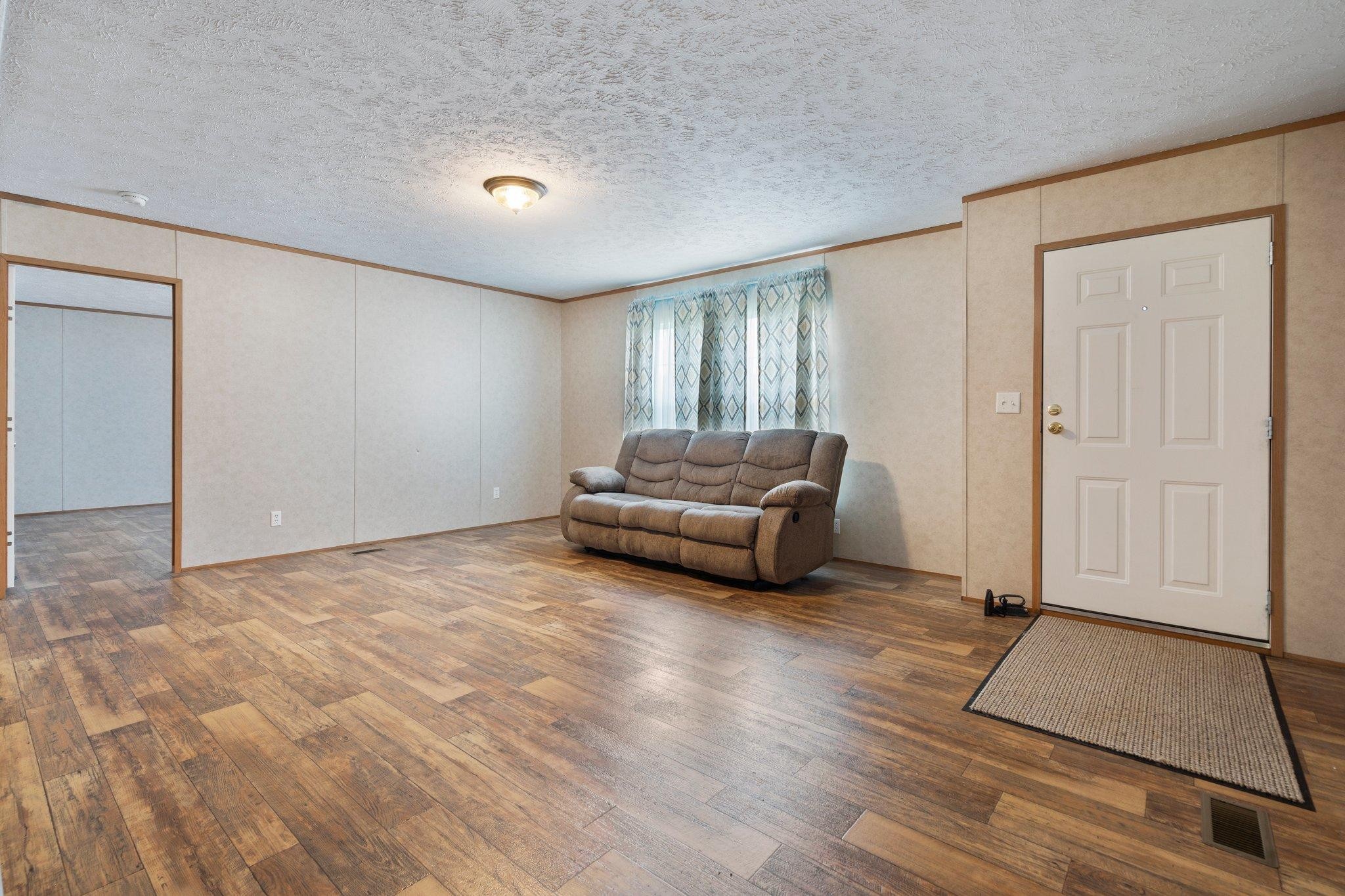 171 Buckner Road Philadelphia, TN 37846 - Photo 14 of 27 a living room with furniture and a window