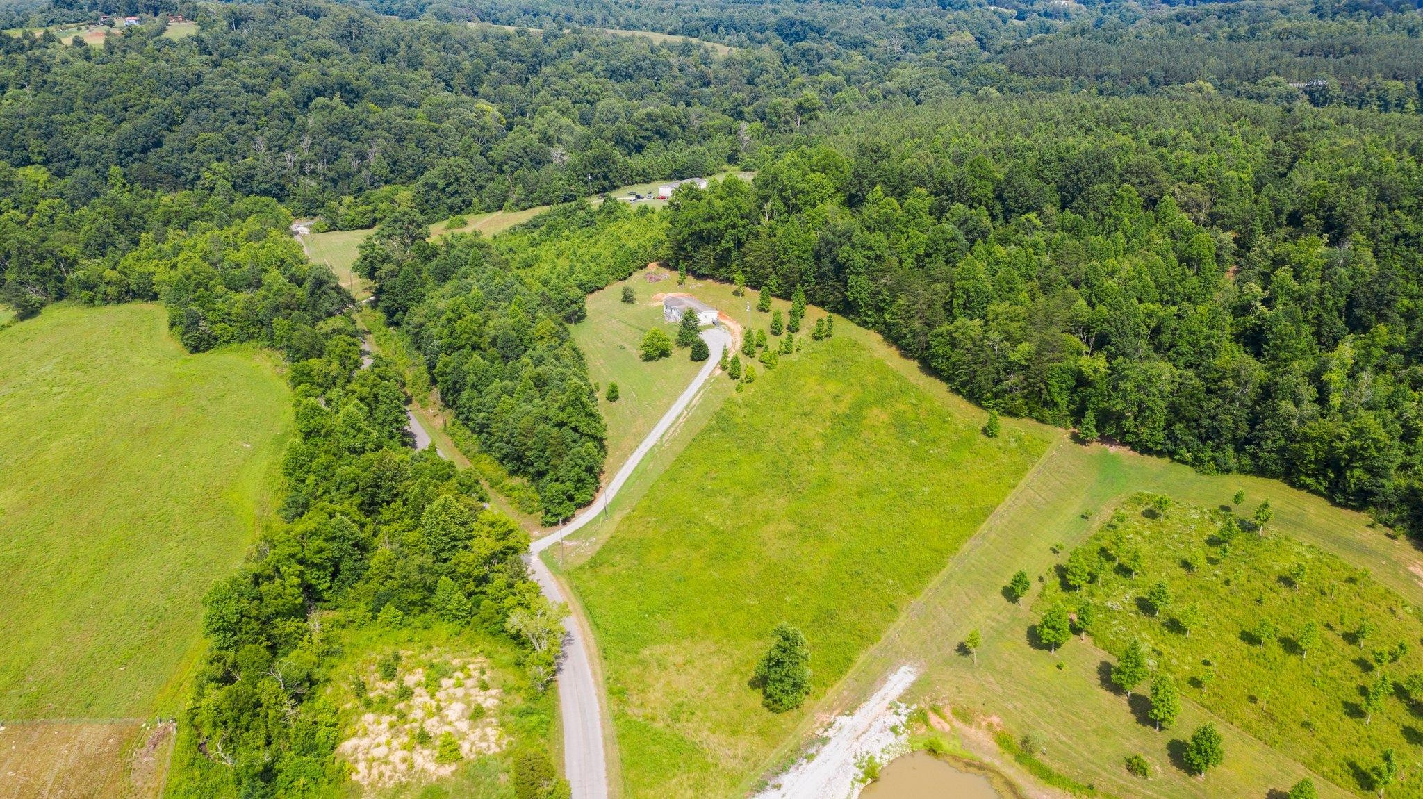 171 Buckner Road Philadelphia, TN 37846 - Photo 6 of 27 a view of a large yard