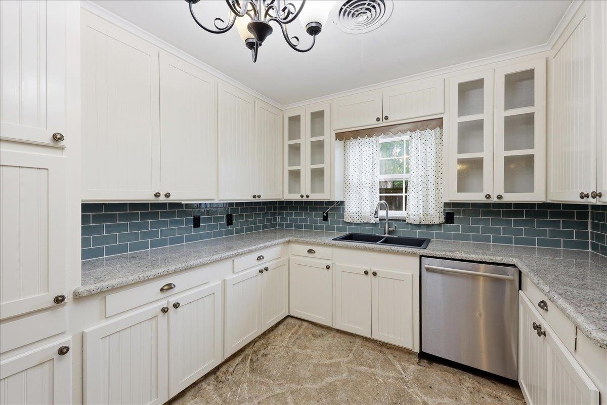 5590 Clinton Street Beaumont, TX 77706 - Photo 10 of 37