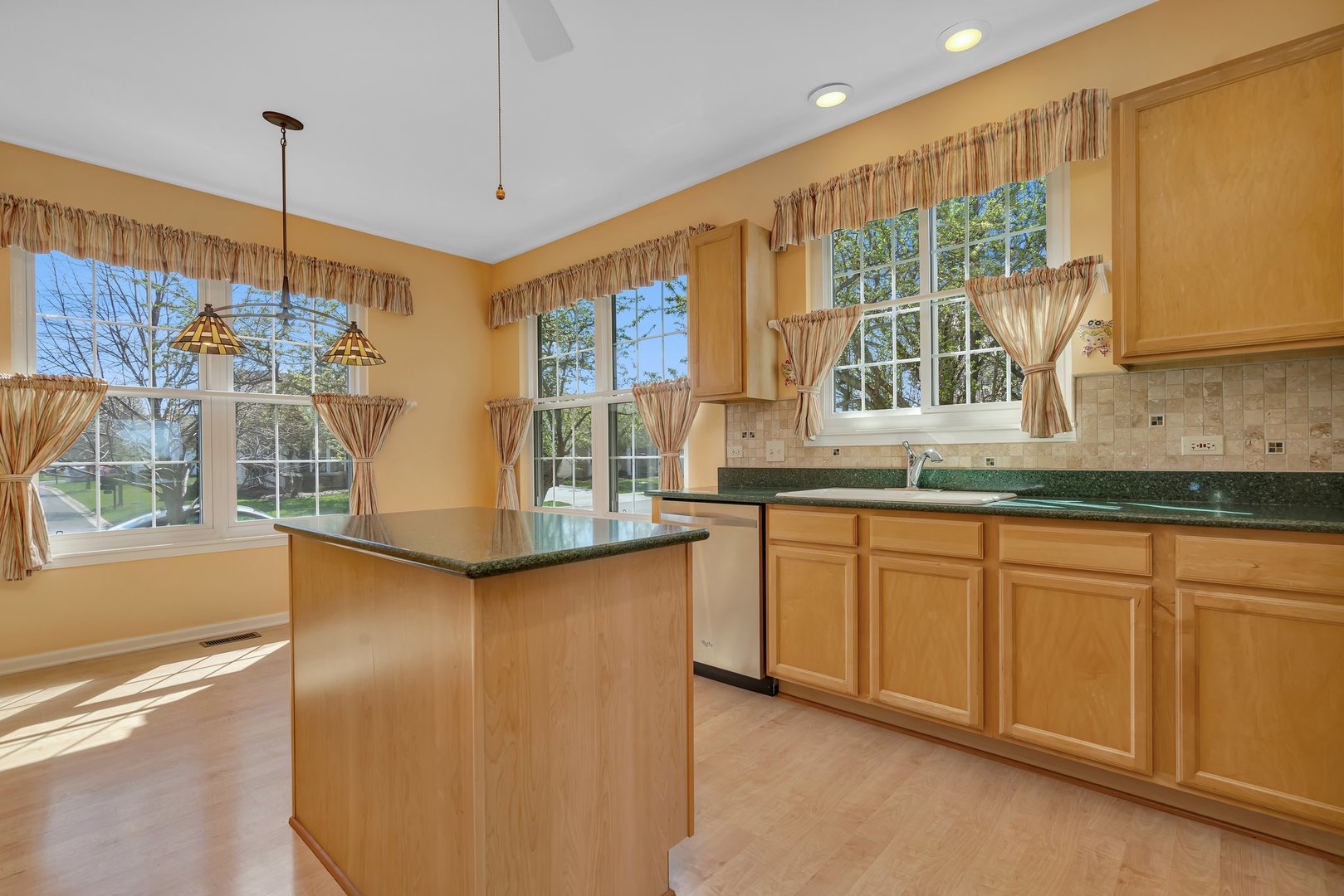 652 Bridgeman Lane Romeoville, IL 60446 - Photo 10 of 24 Gallery Image 10