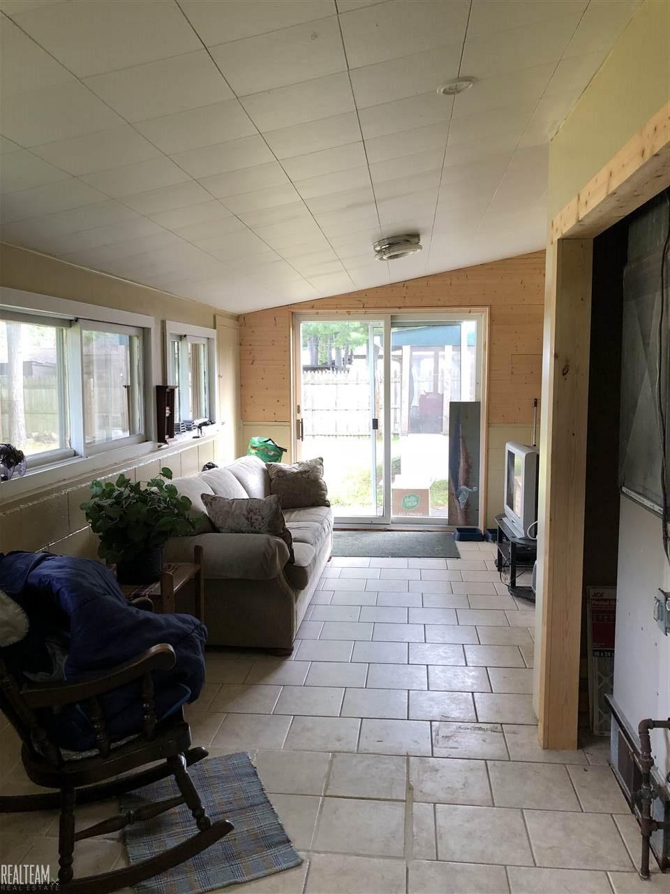 302 Roscommon Road Roscommon, MI 48653 - Photo 18 of 25 31359723-17.JPG