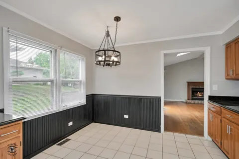 $525,000 | 8348 Adbeth Avenue, Woodridge, IL 60517