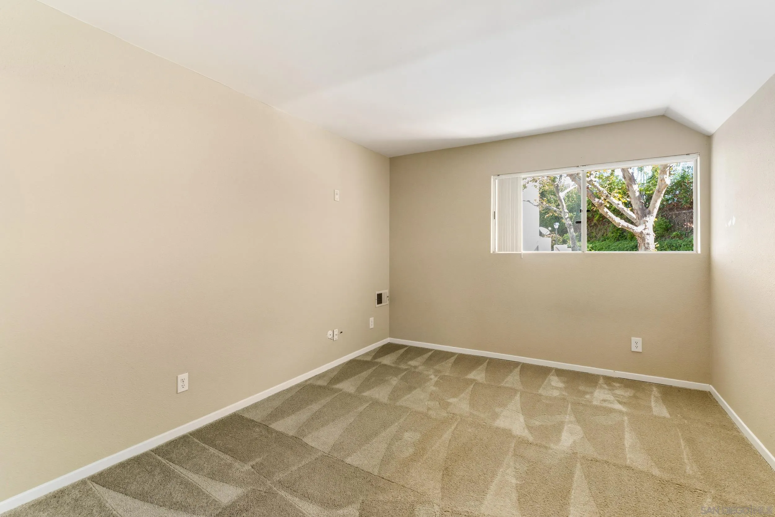 6255 Rancho Mission Road, Unit 217 San Diego, CA 92108 - Photo 11 of 23 an empty room with a window