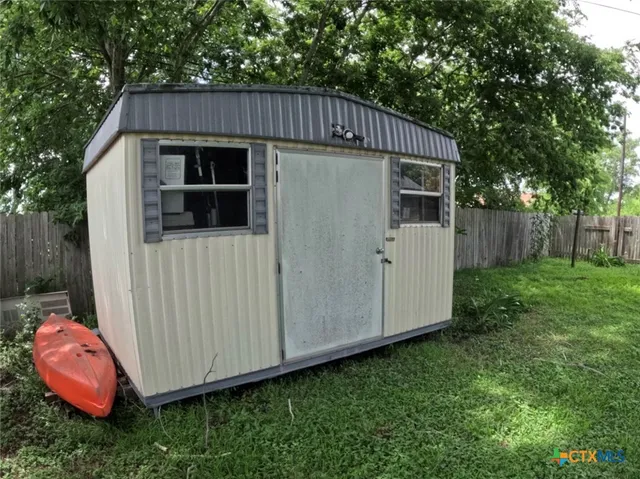 a view of a small house with yard