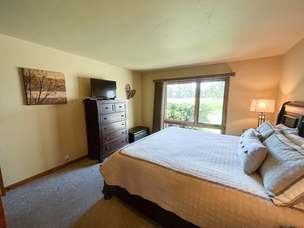 57232 Island Road, Unit 32 Sunriver, OR 97707 - Photo 17 of 26 Sunriver Meadow House 32-10