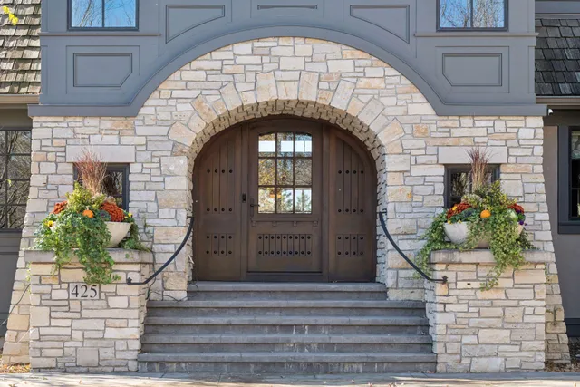 $3,695,000 | 425 Carpenters Point, Wayzata, MN 55391