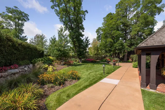 $3,695,000 | 425 Carpenters Point, Wayzata, MN 55391