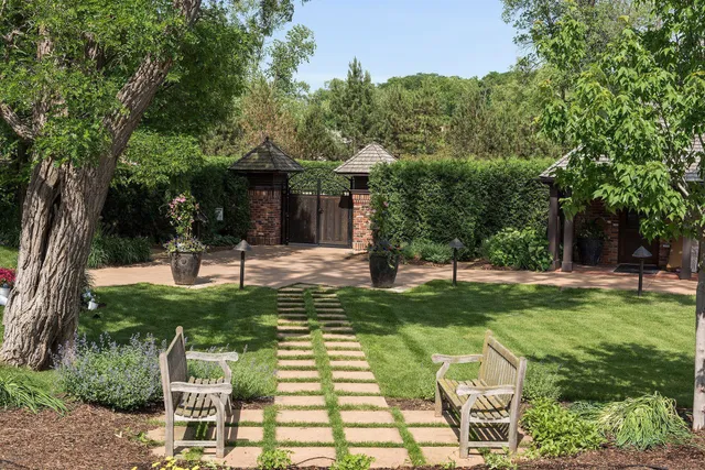 $3,695,000 | 425 Carpenters Point, Wayzata, MN 55391