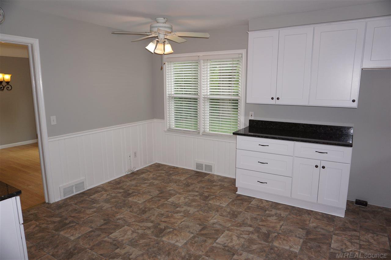 1913 Severn Road Grosse Pointe, MI 48236 - Photo 9 of 24 31371619-8.JPG