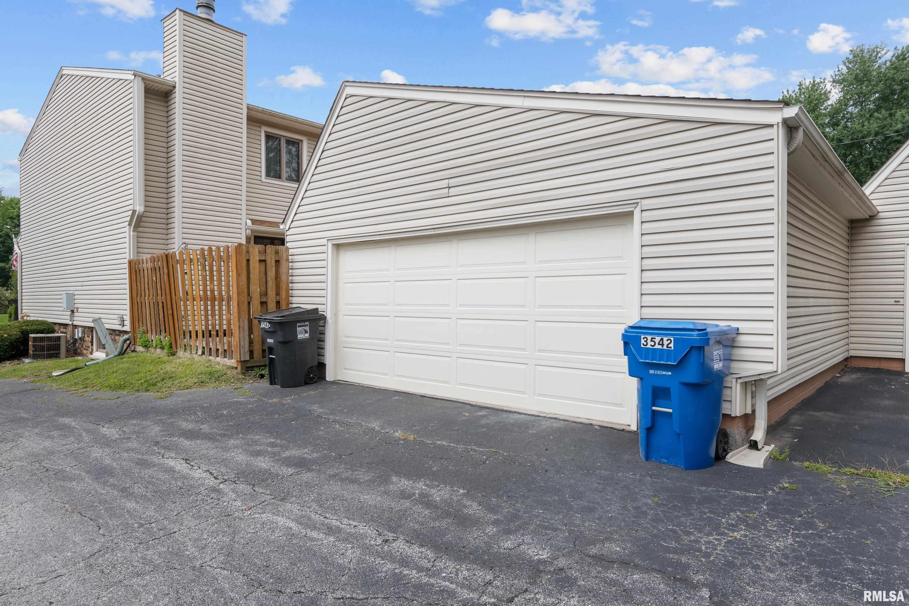 3542 56th St Place Moline, IL 61265 - Photo 3 of 26