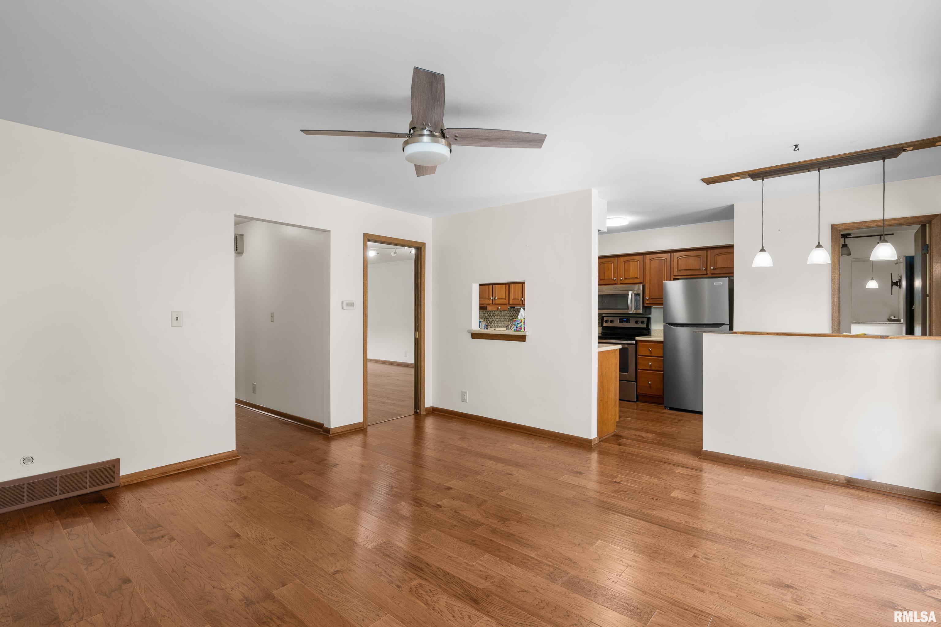 3542 56th St Place Moline, IL 61265 - Photo 8 of 26