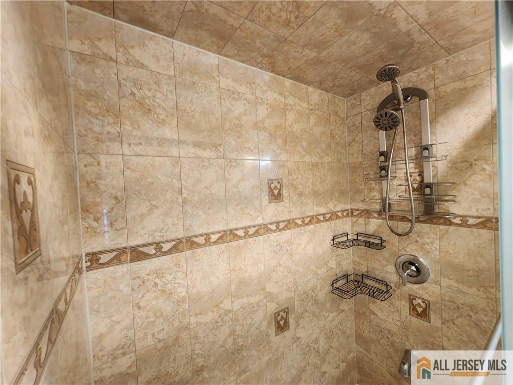 968 New Dover Road Edison, NJ 08820 - Photo 11 of 25