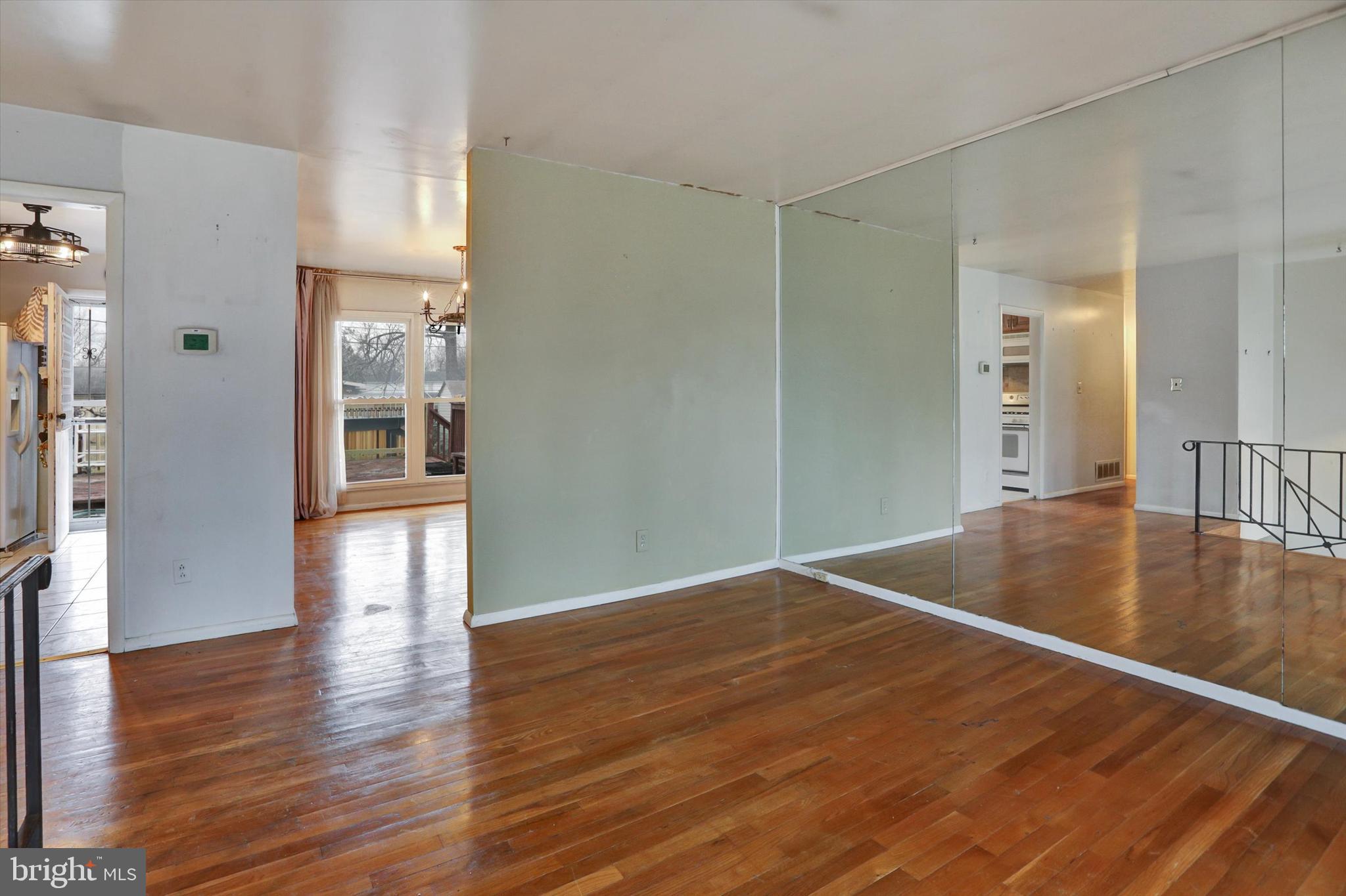 7103 Reno Road Baltimore, MD 21244 - Photo 4 of 46