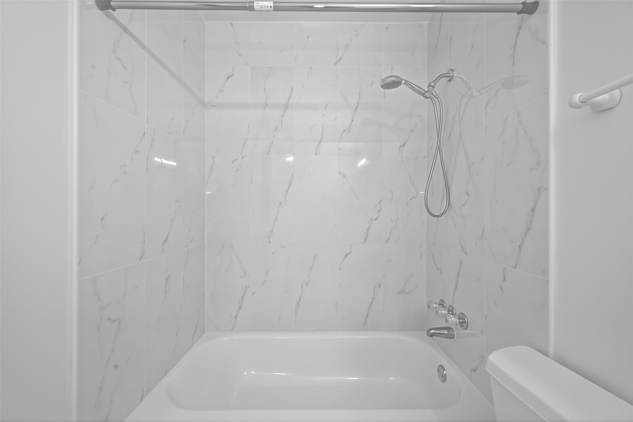 6201 Ranchester Drive, Unit 29 Houston, TX 77036 - Photo 18 of 33 a bathroom with a shower and a bathtub