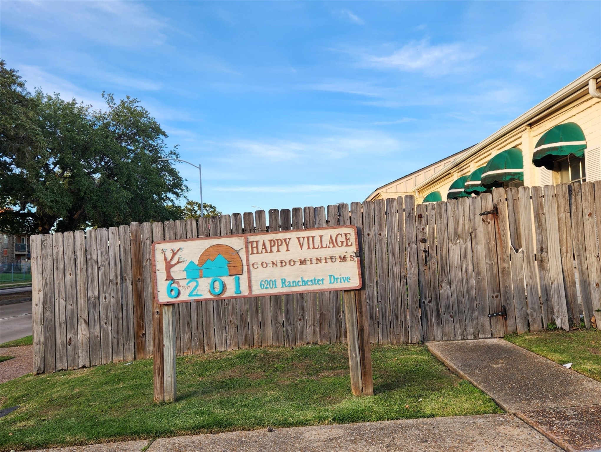 6201 Ranchester Drive, Unit 29 Houston, TX 77036 - Photo 33 of 33 a sign that is on the side of the park