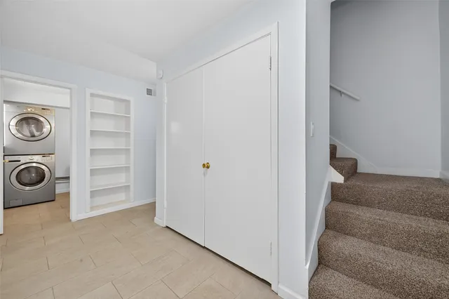 a view of a livingroom with a washer and dryer