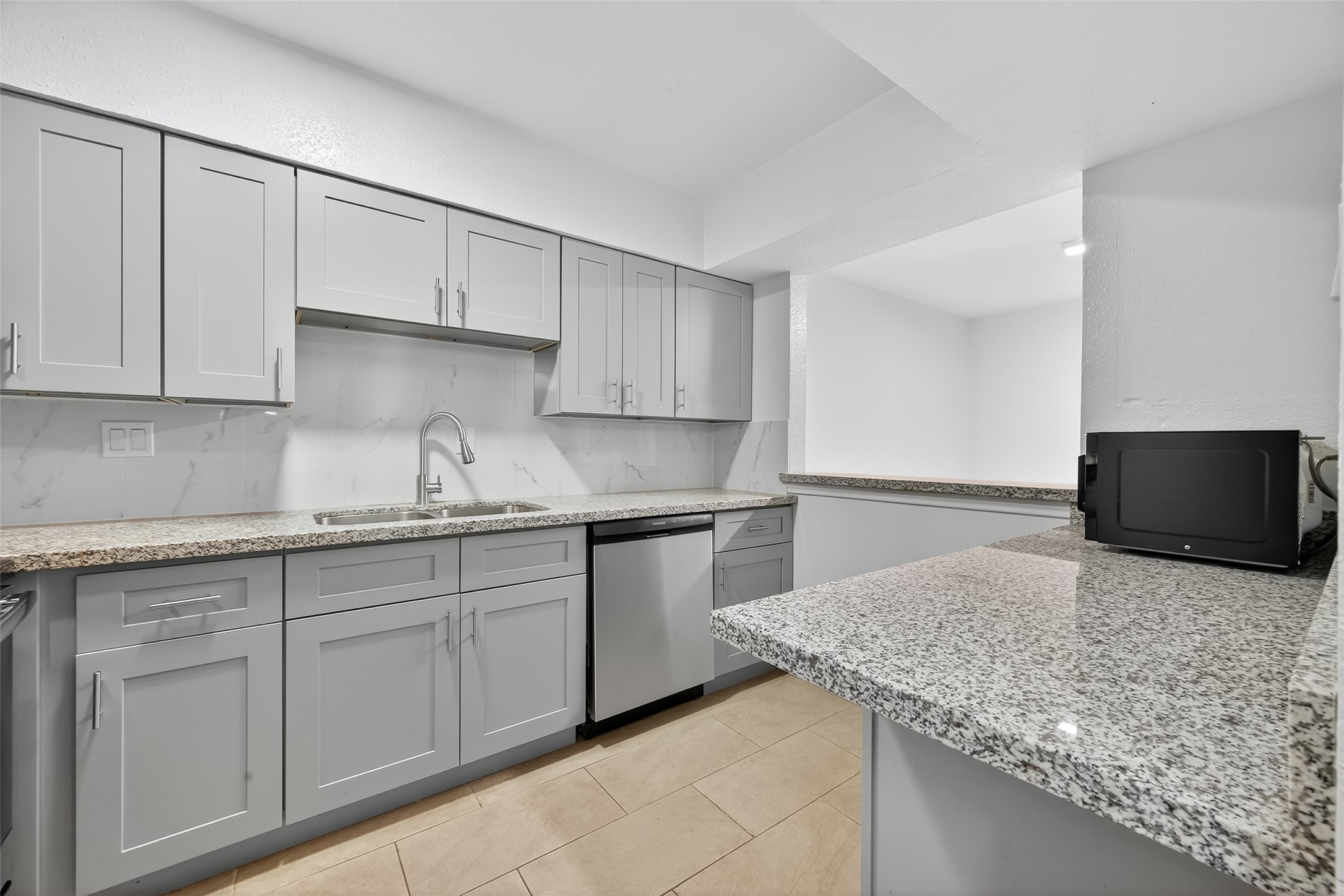 6201 Ranchester Drive, Unit 29 Houston, TX 77036 - Photo 9 of 33 a kitchen with granite countertop a sink and a stove