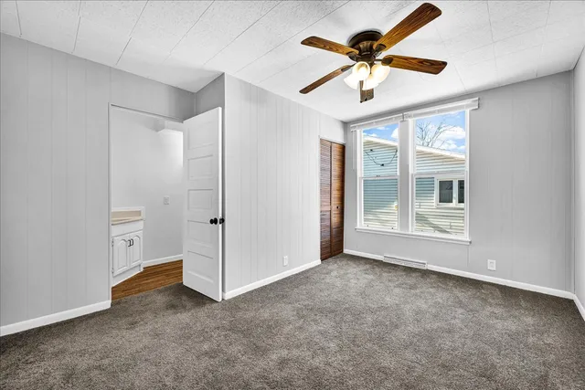 $179,900 | 340 East Baker Street, Bloomington, IL 61701