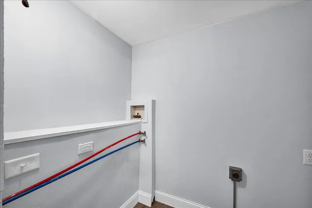 $179,900 | 340 East Baker Street, Bloomington, IL 61701