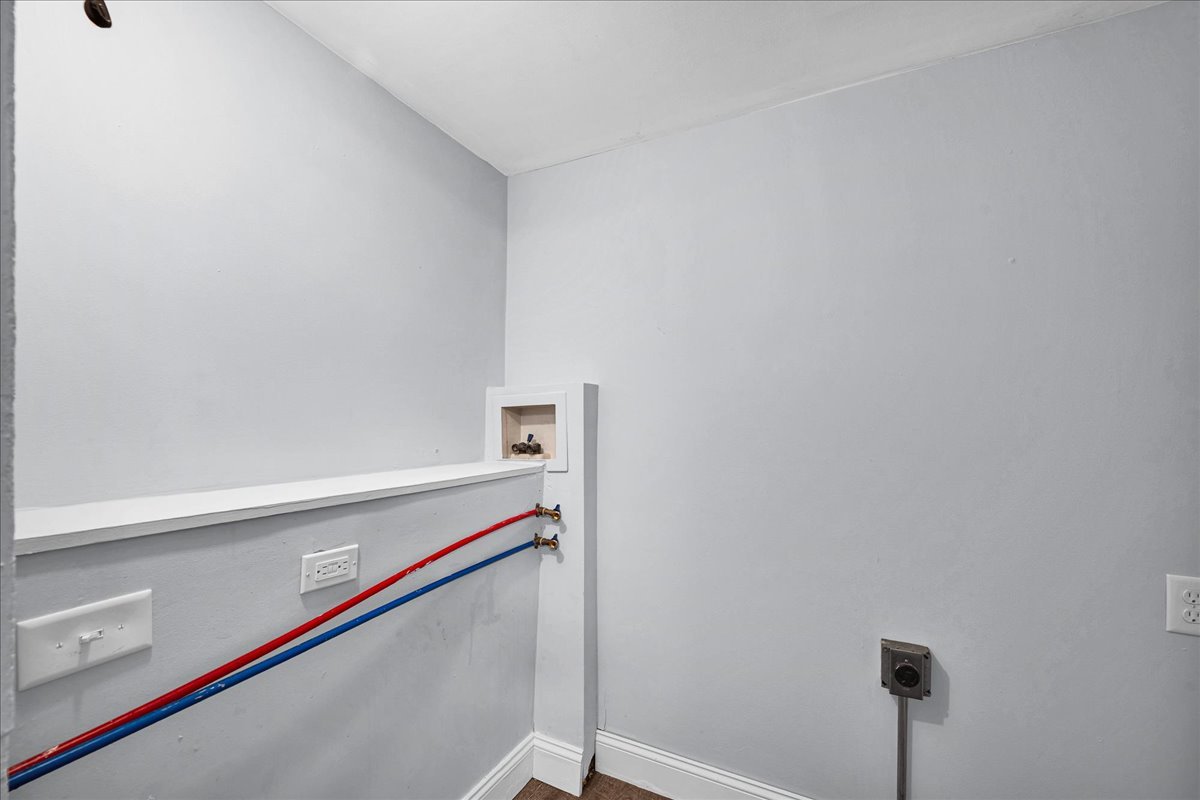 340 East Baker Street Bloomington, IL 61701 - Photo 15 of 28 a close up of a wall