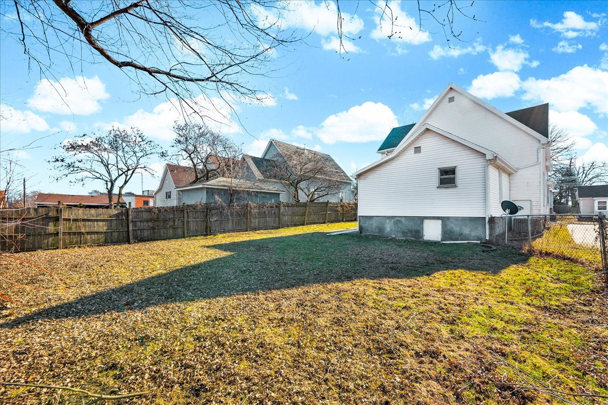 340 East Baker Street Bloomington, IL 61701 - Photo 28 of 28 a view of backyard of the house