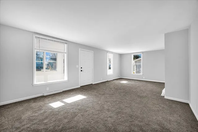 $179,900 | 340 East Baker Street, Bloomington, IL 61701