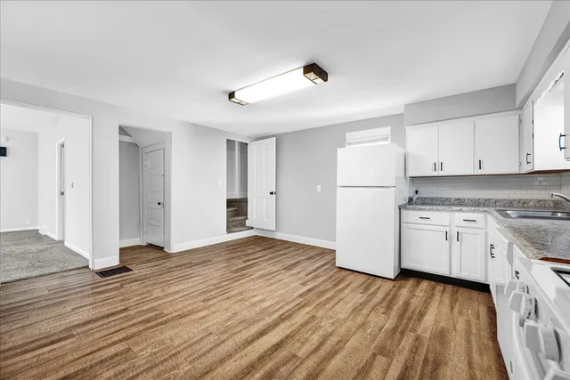 $179,900 | 340 East Baker Street, Bloomington, IL 61701