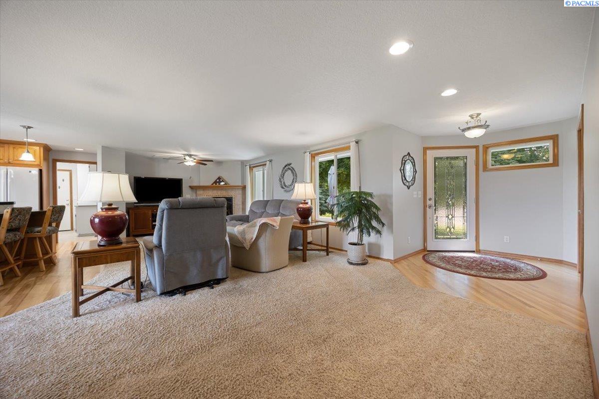 96604 East Clover Road Kennewick, WA 99338 - Photo 11 of 48 Gallery Image 11
