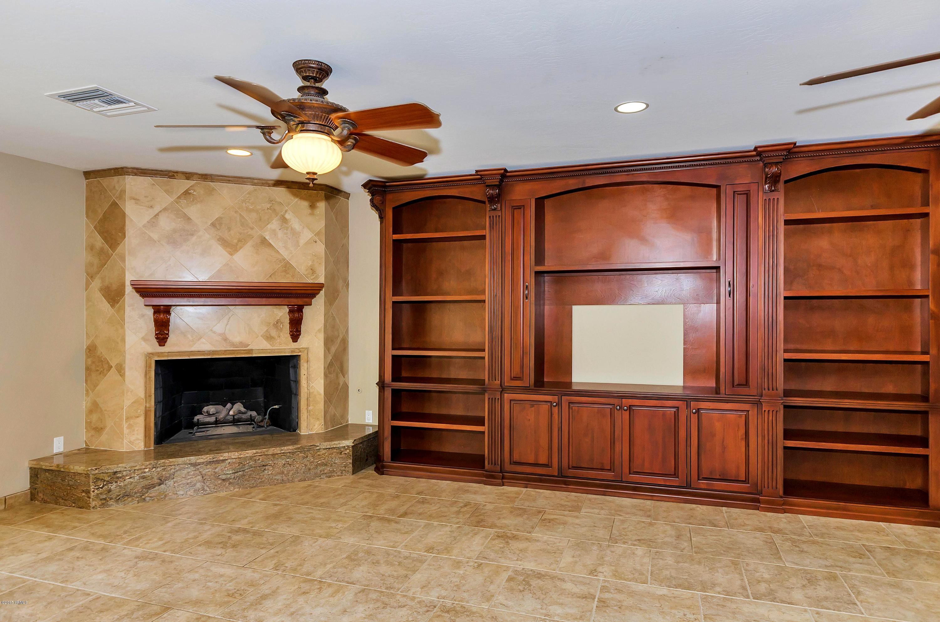 8818 North 47th Place Phoenix, AZ 85028 - Photo 11 of 40 11_familyroom.jpg