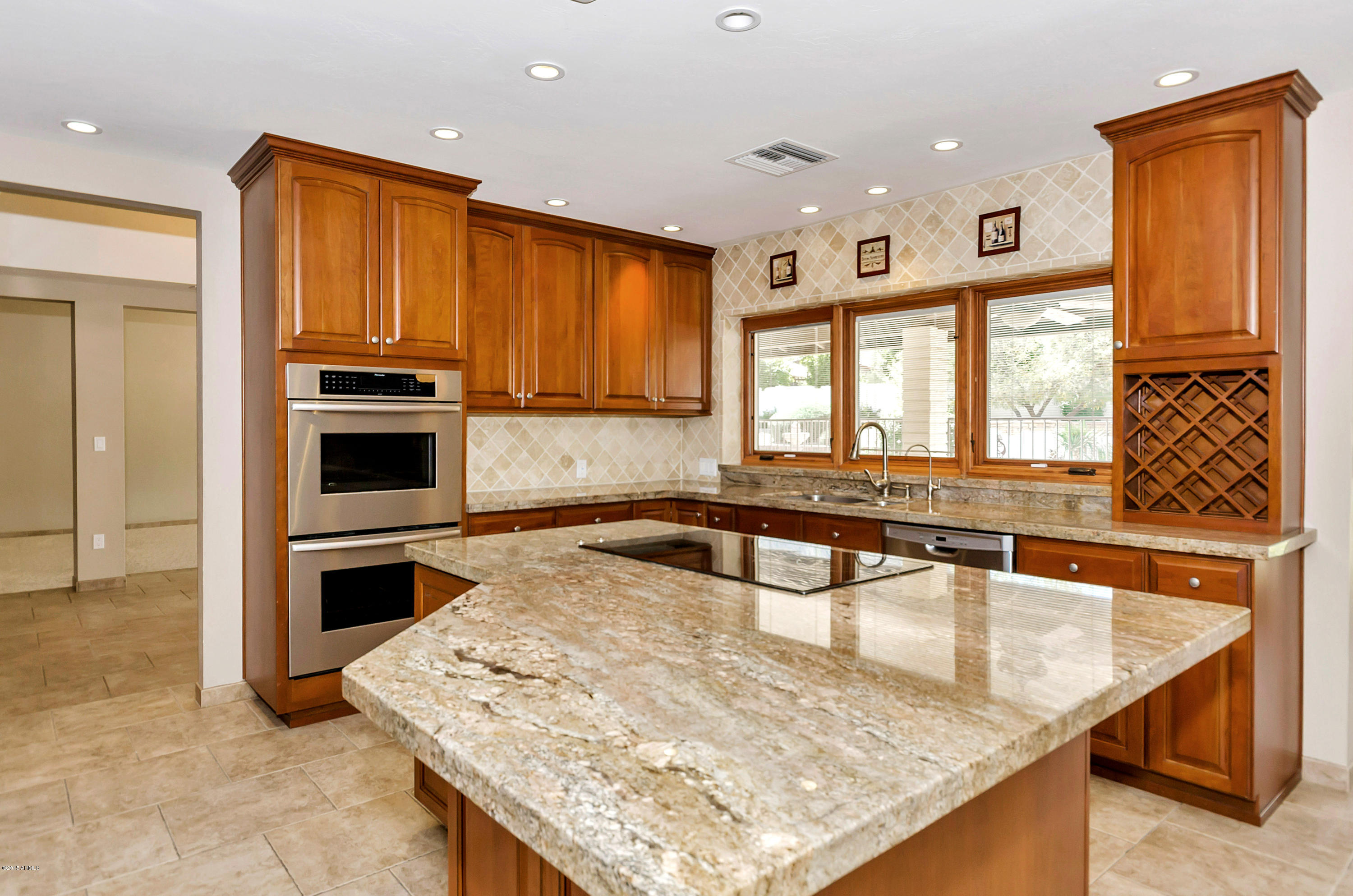 8818 North 47th Place Phoenix, AZ 85028 - Photo 12 of 40 12_kitchen.jpg