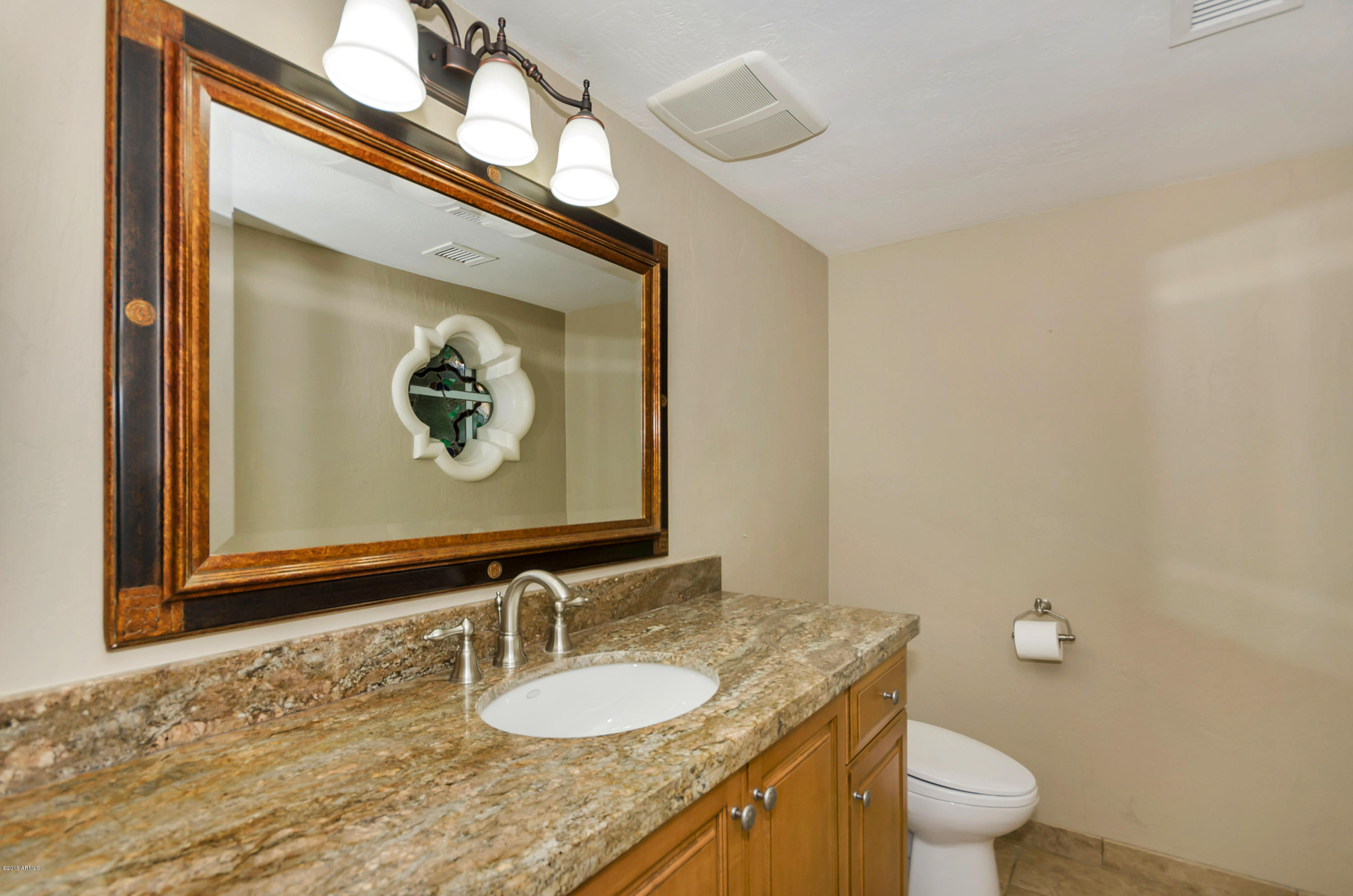8818 North 47th Place Phoenix, AZ 85028 - Photo 19 of 40 21_halfBath.jpg
