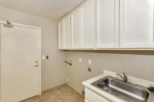 $7,800 | 8818 North 47th Place, Phoenix, AZ 85028