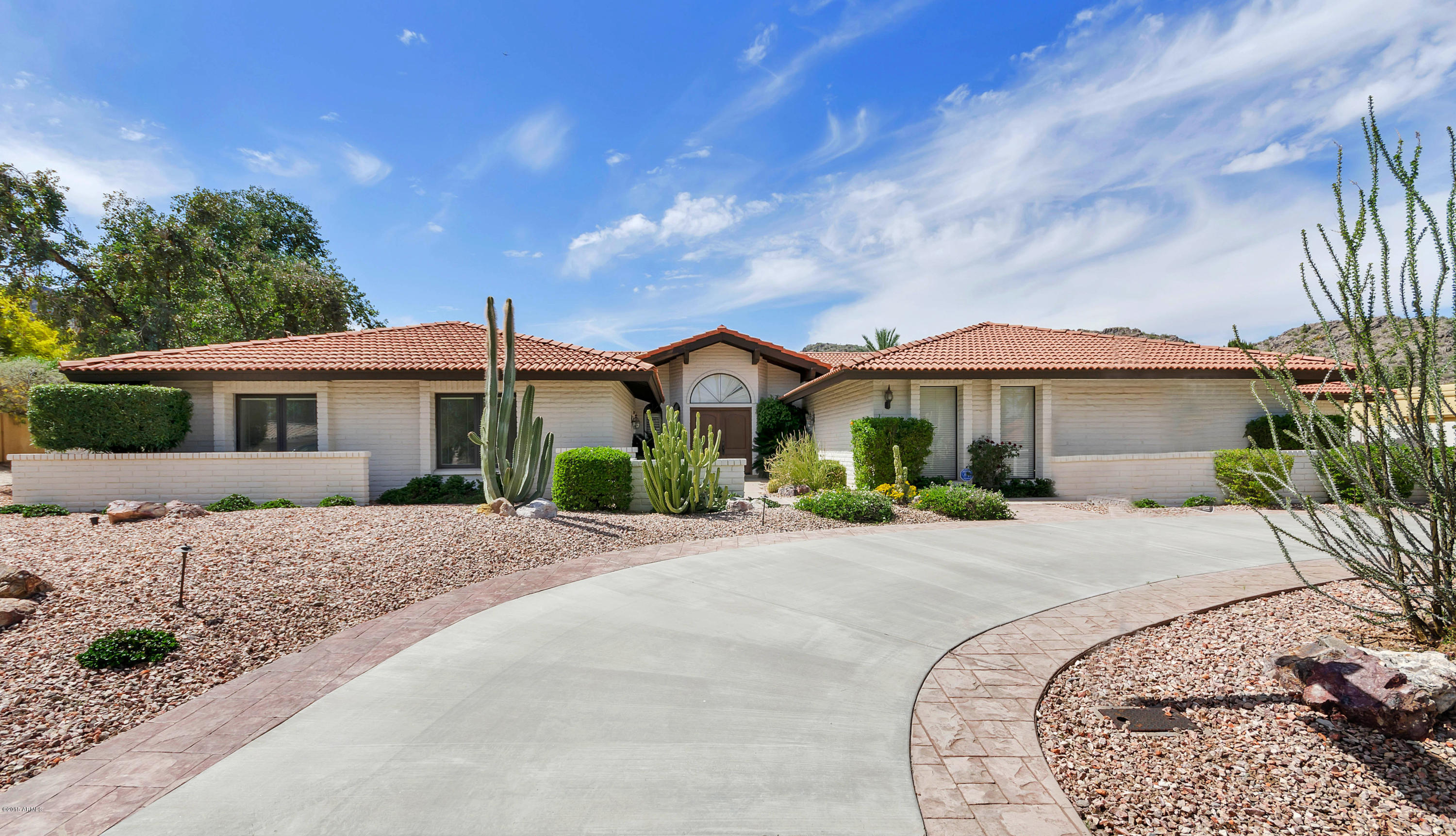 8818 North 47th Place Phoenix, AZ 85028 - Photo 2 of 40 02_front_middle.jpg