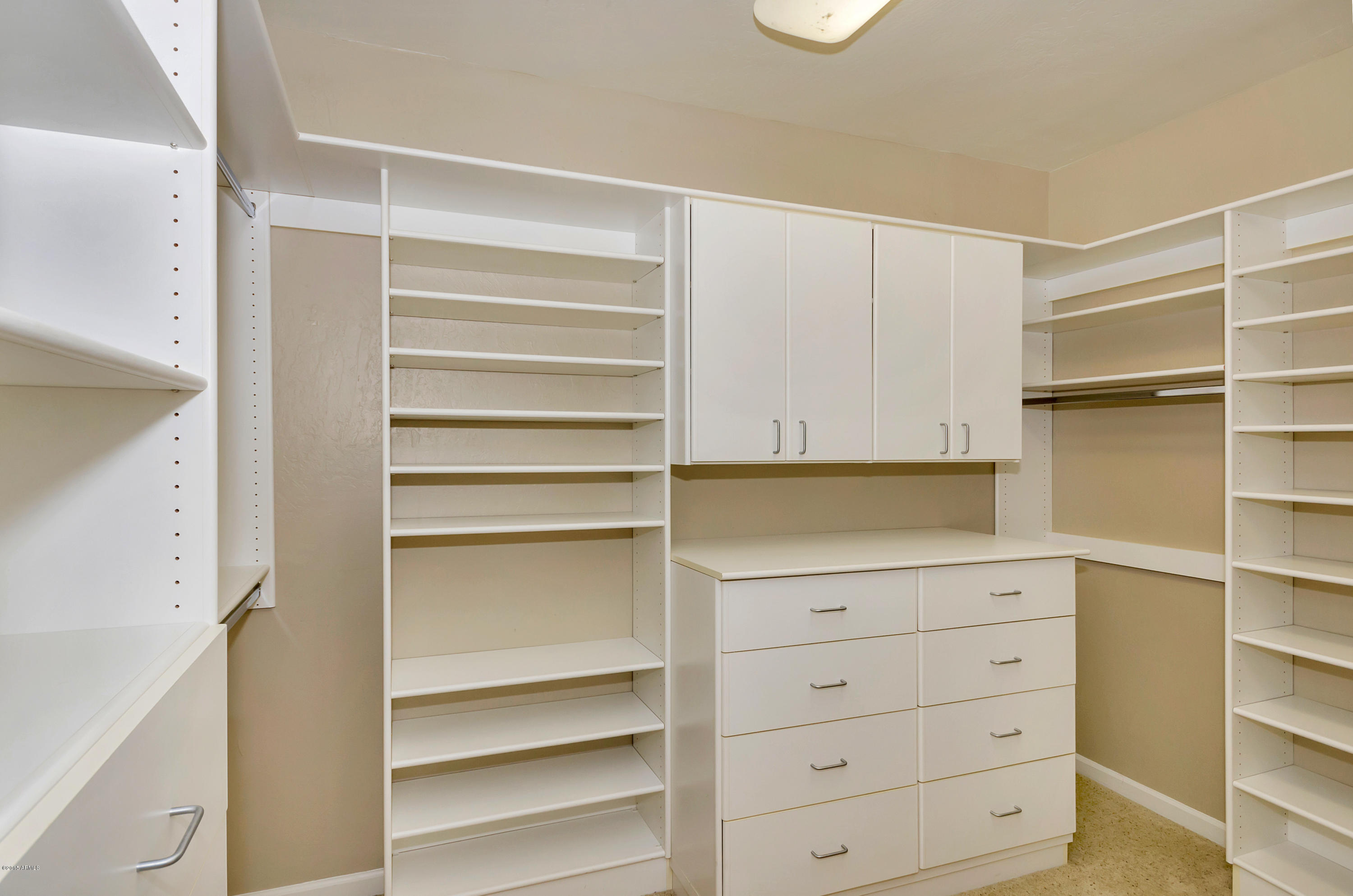 8818 North 47th Place Phoenix, AZ 85028 - Photo 25 of 40 27_MasterCloset.jpg