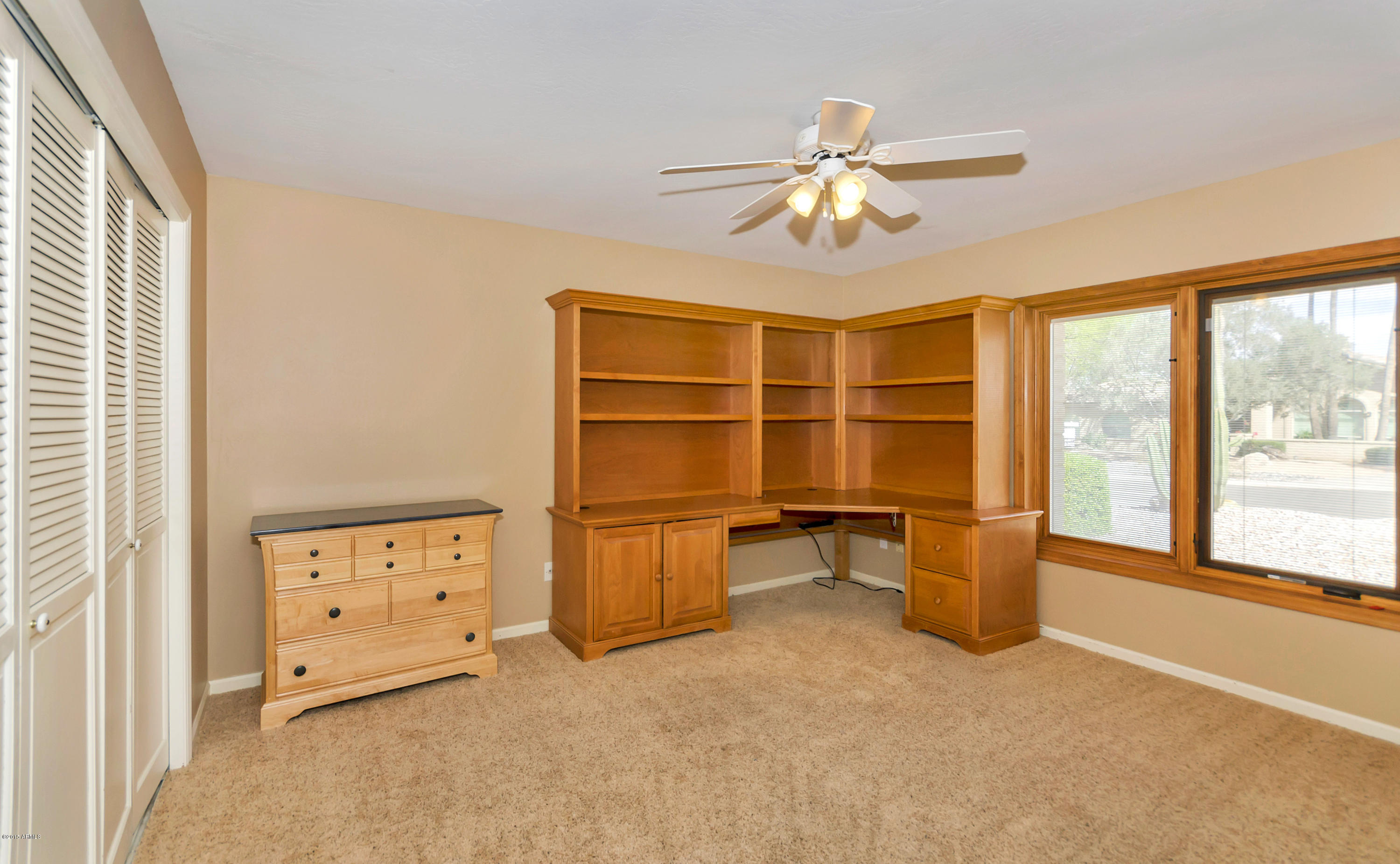 8818 North 47th Place Phoenix, AZ 85028 - Photo 26 of 40 28_bed1.jpg