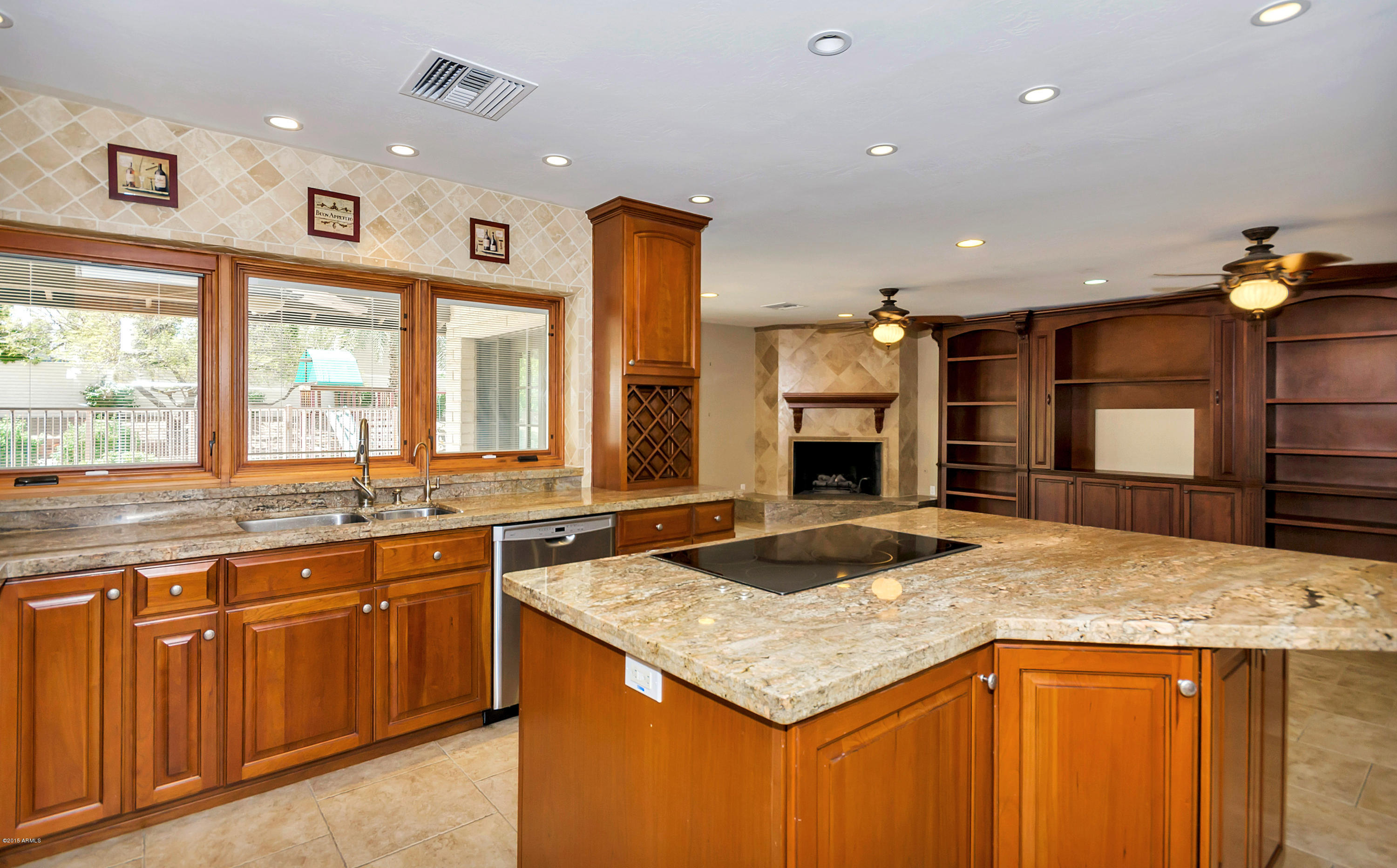 8818 North 47th Place Phoenix, AZ 85028 - Photo 28 of 40 14_kitchen.jpg