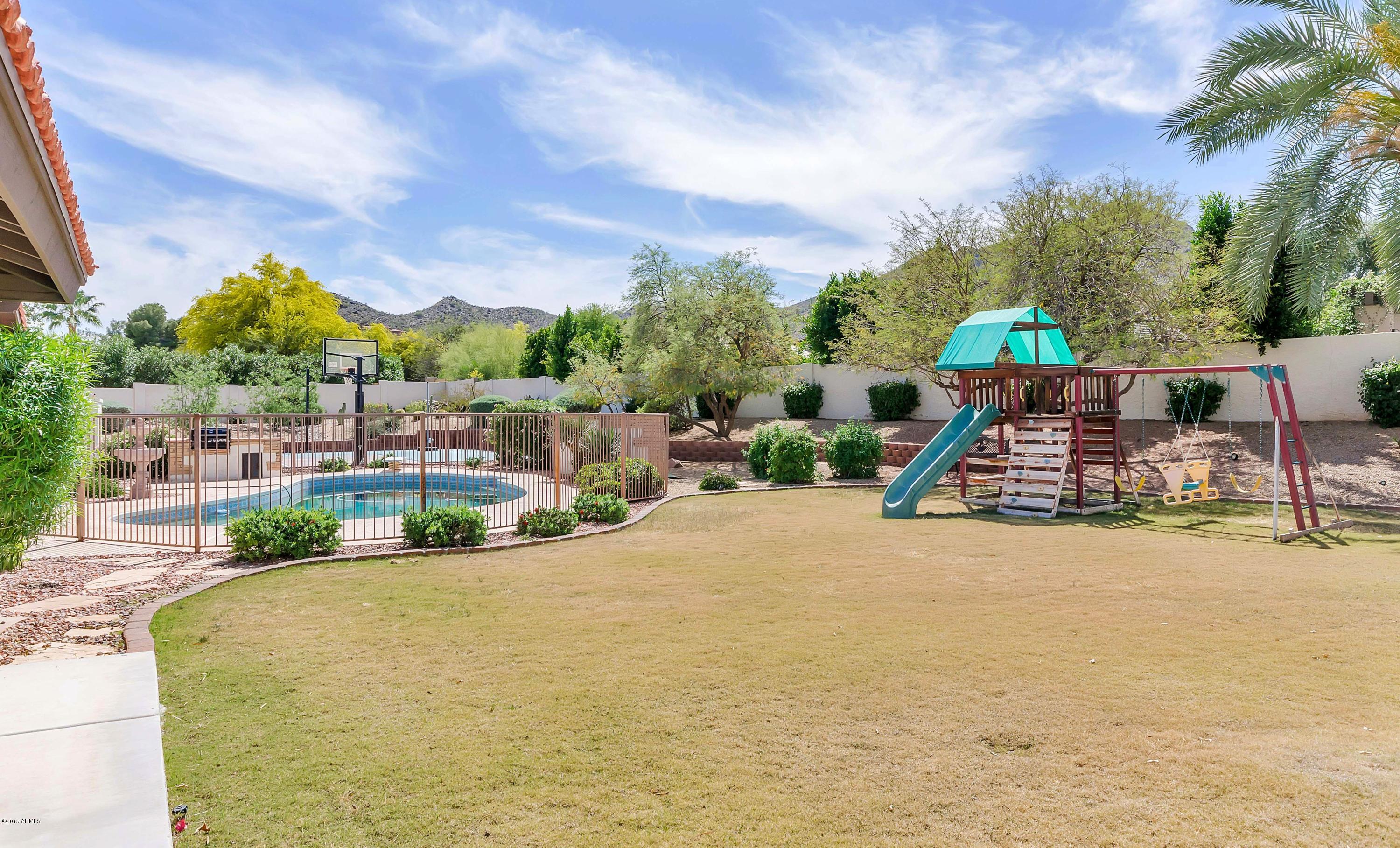 8818 North 47th Place Phoenix, AZ 85028 - Photo 33 of 40 33_backyard.jpg