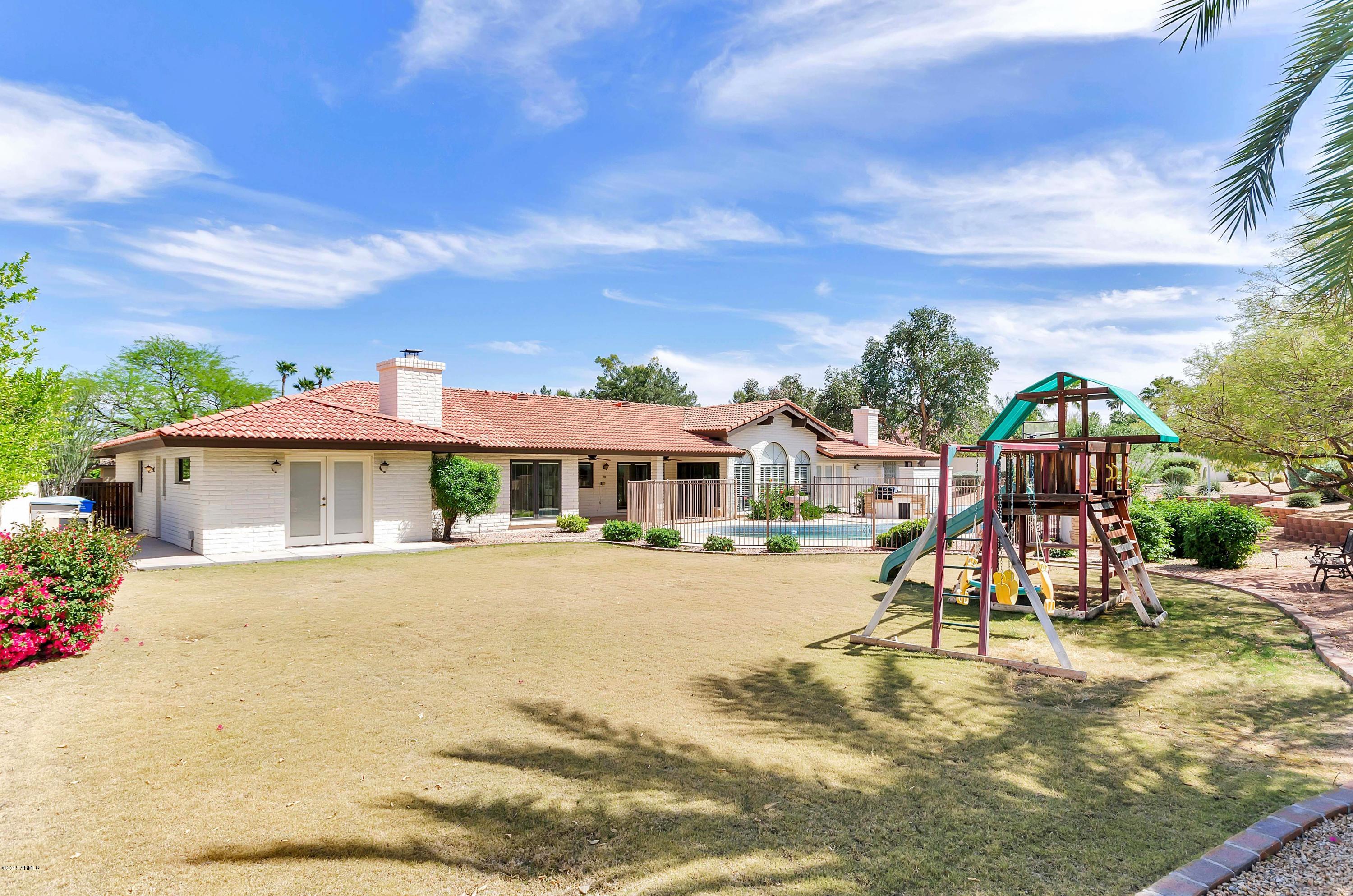 8818 North 47th Place Phoenix, AZ 85028 - Photo 34 of 40 34_backyard.jpg