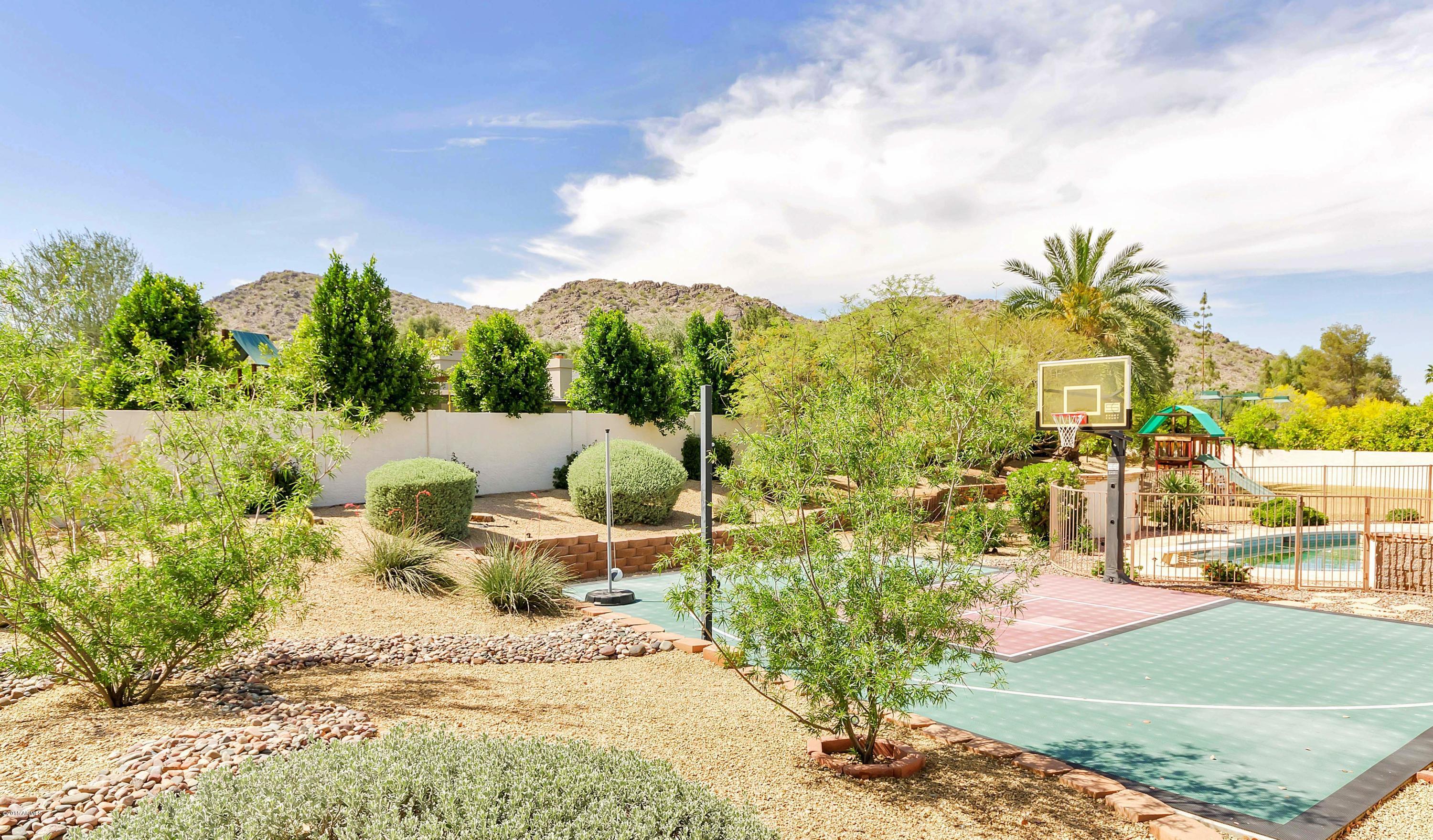 8818 North 47th Place Phoenix, AZ 85028 - Photo 37 of 40 37_backyard.jpg