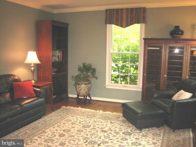 13009 Gent Road Reisterstown, MD 21136 - Photo 5 of 29 Living Room